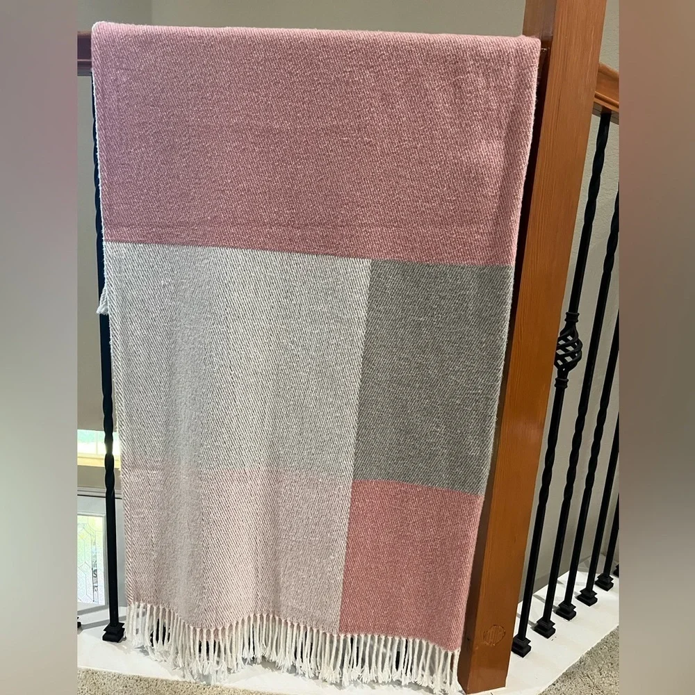 TEXTEIS PENEDO Pink and Gray Color Block Throw Blanket, COTTAGE CORE, 58”X 52”